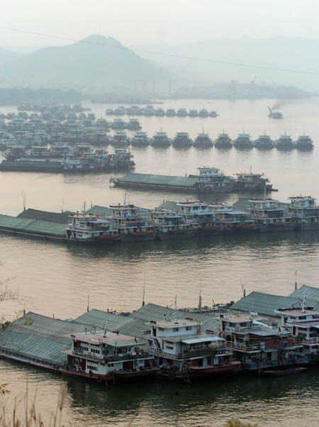900 ships stranded amid drought in S China