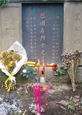 Red Guards cemetery reveals scars yet to heal