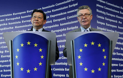 China to proceed with RMB reform, keep stimulus