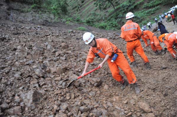 Chance to survive 'dim' for 107 buried in landslide