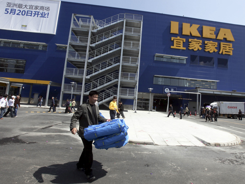 Consumers, rapid growth help China takes the lead