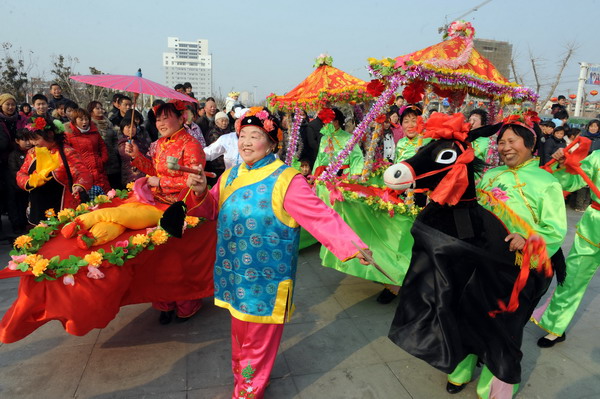 Lantern makers keep flame alive