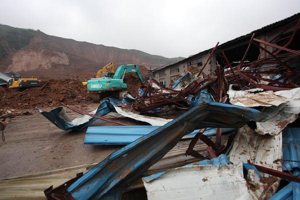 Rain-triggered landslide kills 9 in NW China