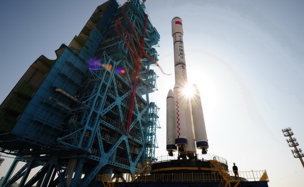 Last-minute preparations for spacecraft launch