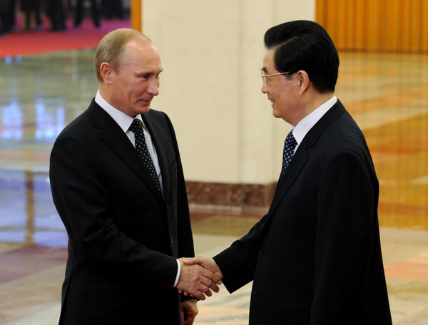 Hu meets Putin on bilateral ties