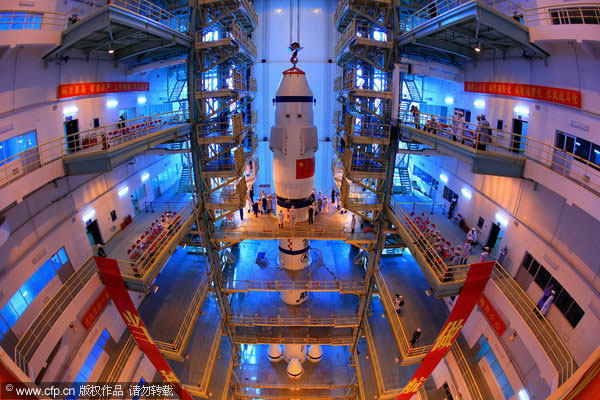 China to launch Shenzhou VIII early November