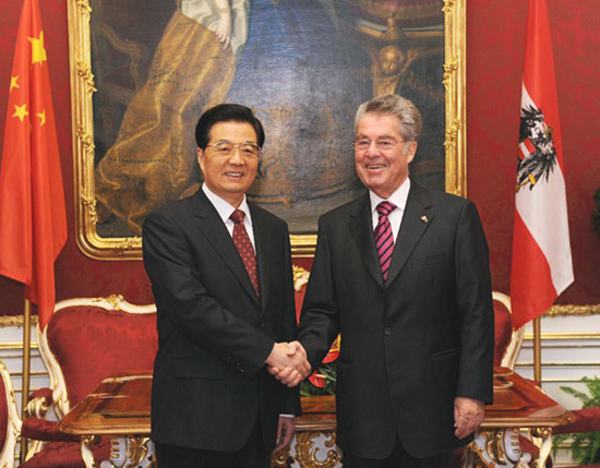 Chinese, Austrian presidents hold talks
