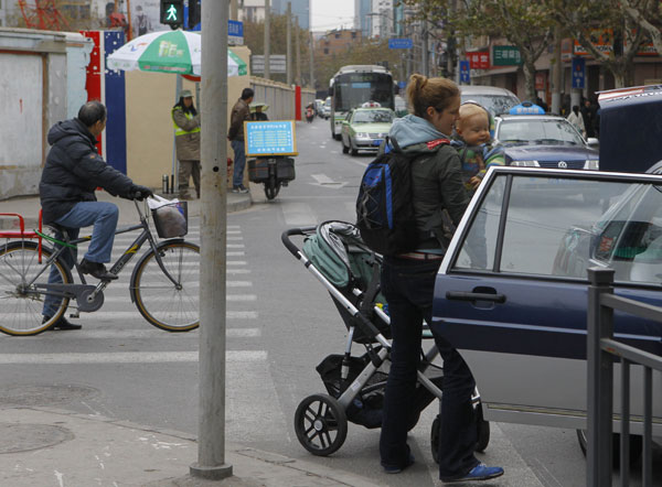 Foreigners flock to China for job opportunities