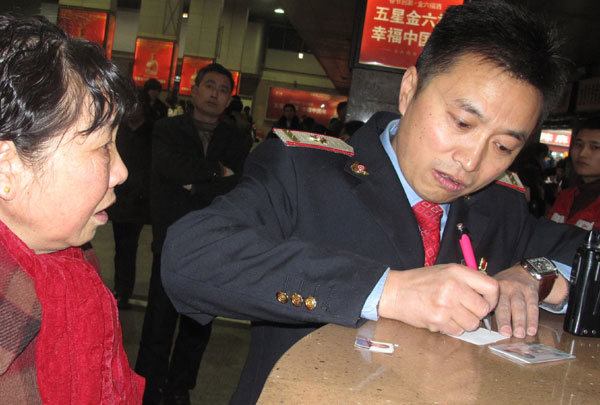 Ticket clerk pulls out all the stops