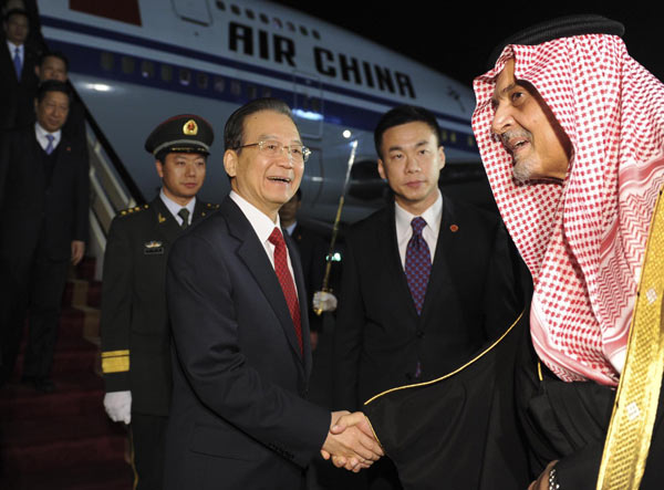 Wen visits Saudi to promote ties, co-op