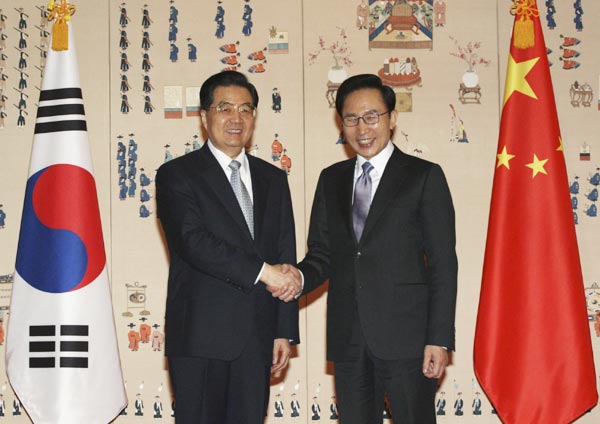 Chinese, South Korean presidents meet on ties