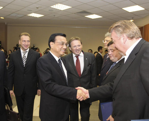Li Keqiang meets with Russian business people