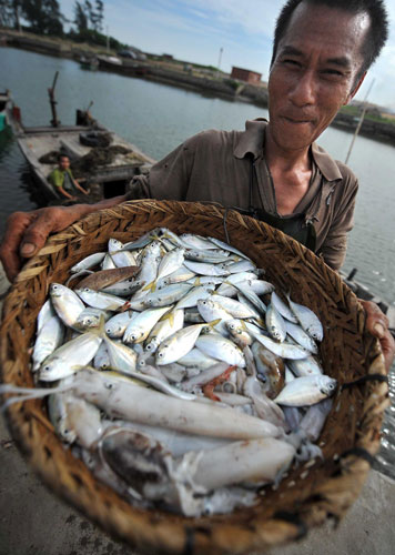 China starts fishing ban in South Sea