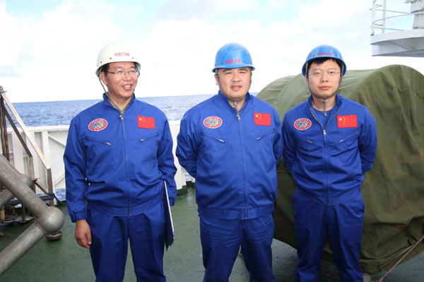 Chinese sub dives over 6,000 meters
