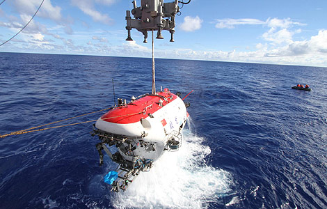 Submersible Jiaolong set for second dive