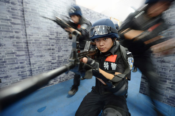 SWAT team conducts training in East China