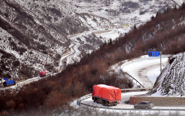 Snow brings traffic misery