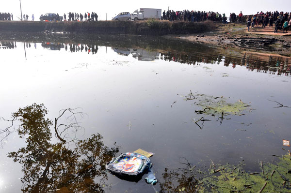 11 children die after bus falls into pond