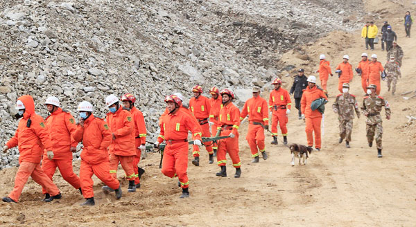 Mine rescue efforts hampered by weather