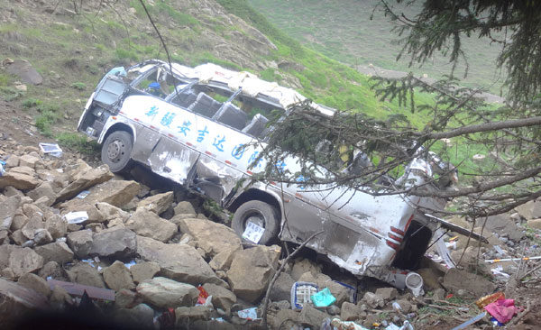 Death toll rises to 15 in Xinjiang bus accident