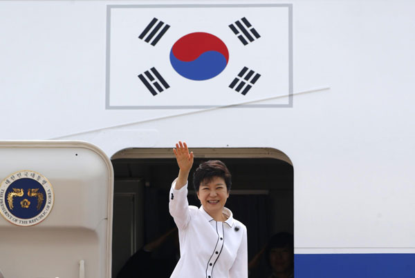ROK president arrives in Beijing for visit