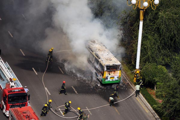 1 dead, dozens injured in Urumqi bus fire