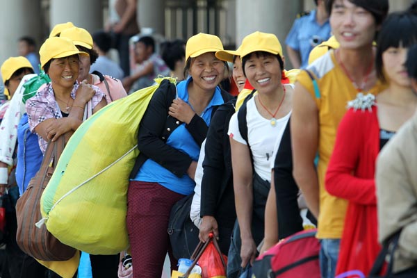 Cotton pickers travel to harvest in Xinjiang