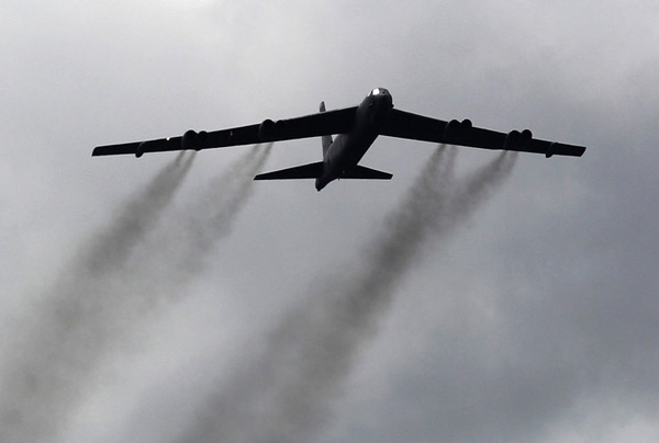 China monitors US bombers' flight
