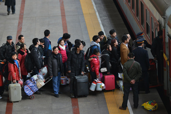 China braces for holiday travel peak