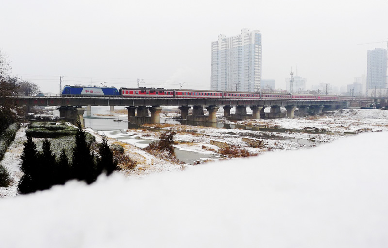 Spring snow blankets northern and eastern China