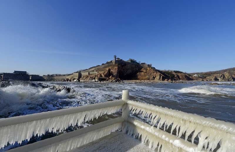 Ice age descends on E China