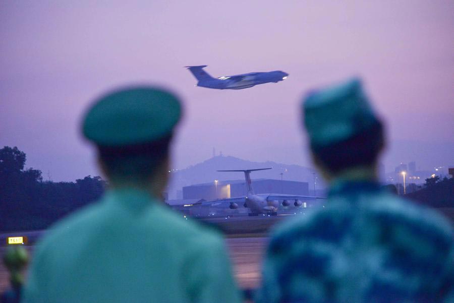 Chinese aircraft, vessels step up search for missing plane