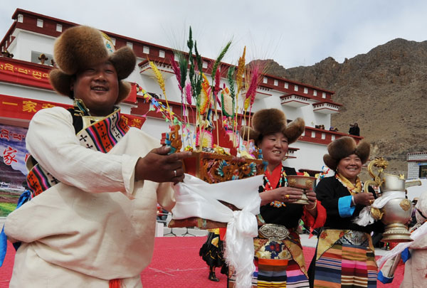 People in Tibet celebrate Serfs' Emancipation Day