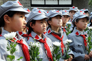 Citizens honor Nanjing Massacre victims
