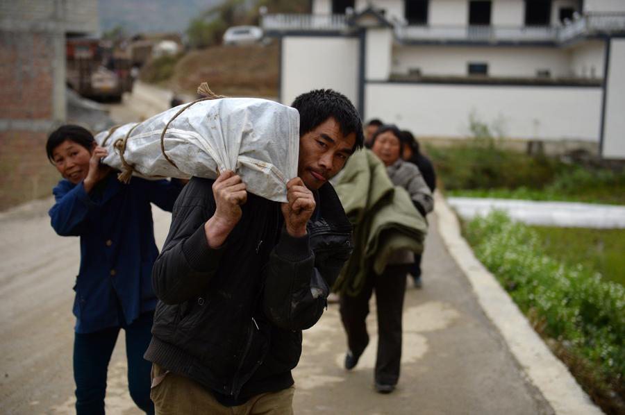 Rescue continues as SW China quake injures 32