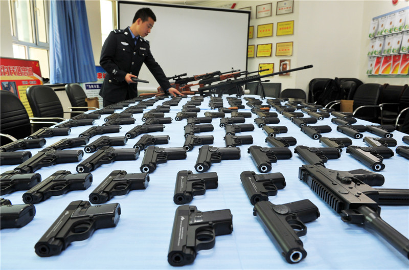Replica guns seized in Xinjiang