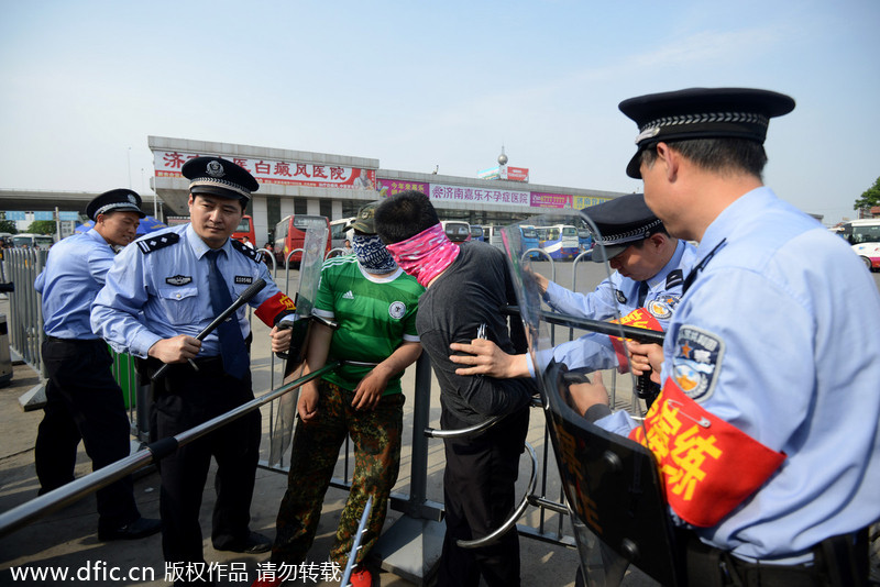 Anti-riot drill held in E China