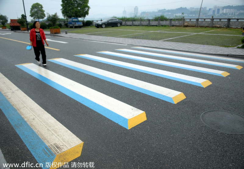 Three-dimensional crossing lines in C China