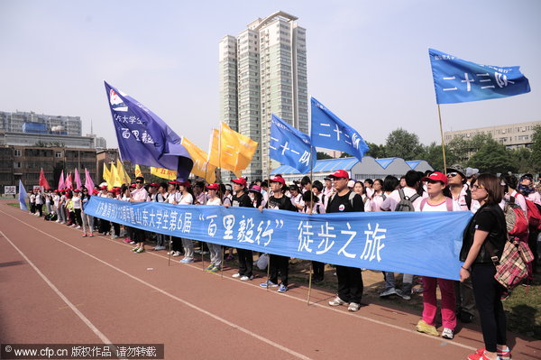 Students on 45km walk to boost willpower