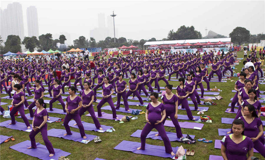 505 pregnant women beat record for group yoga