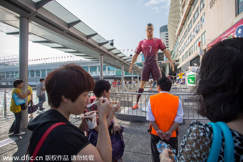 Giants welcome to World Cup from Hong Kong