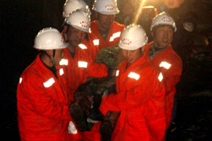 14 trapped in China railway tunnel collapse