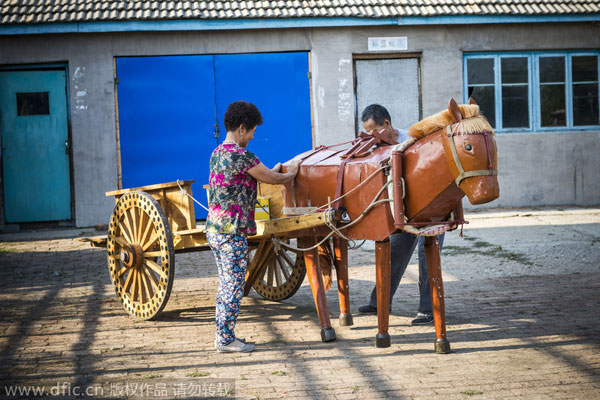 Chinese inventor gives life to wood