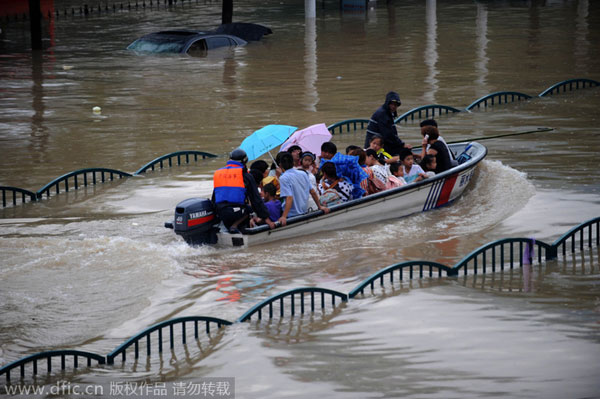 Emergency rescue in flood stricken E China