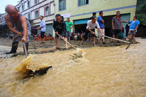 Emergency rescue in flood stricken E China