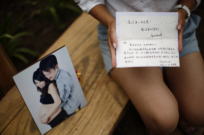 Families find comfort in MH370 passengers' mementos