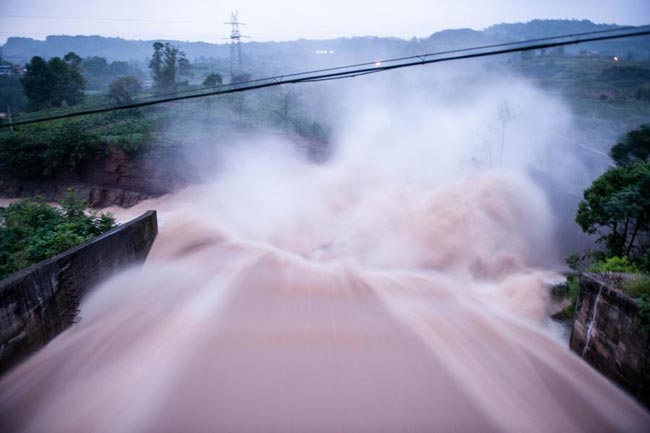 Rains in China kill 19, thousands evacuated