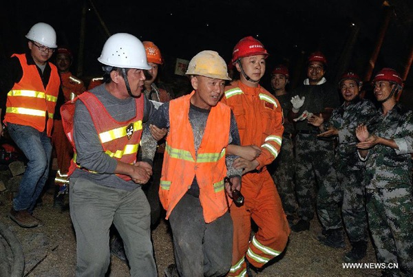 Workers rescued four days after tunnel collapse