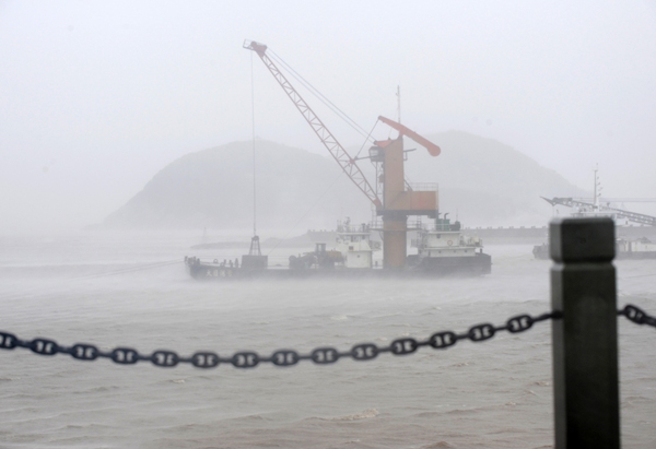 Typhoon Fung-Wong causes havoc in East China