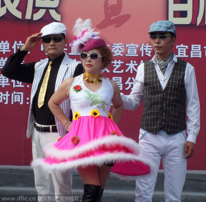 Elderly models add spice to Chongyang Festival